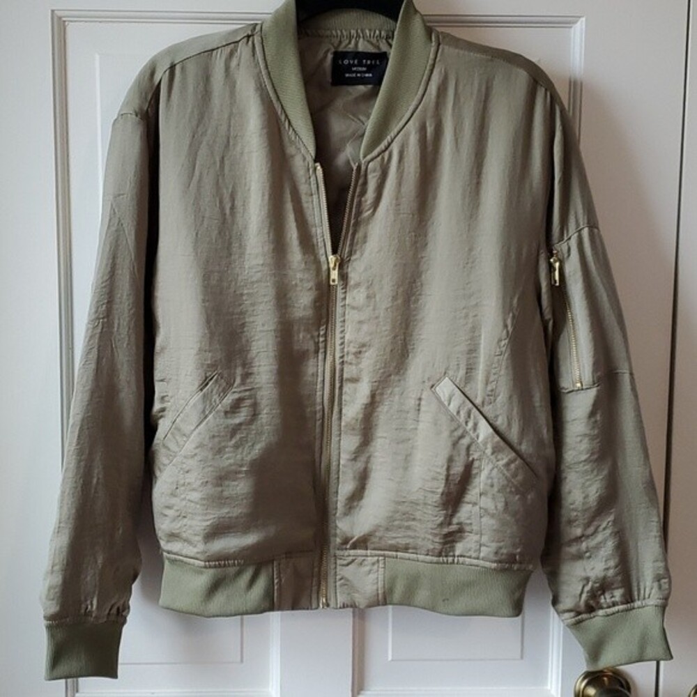 LOVE TREE OLIVE GREEN BOMBER JACKET ZIP UP SIZE MEDIUM EARTHTONE SATIN-Y FALL